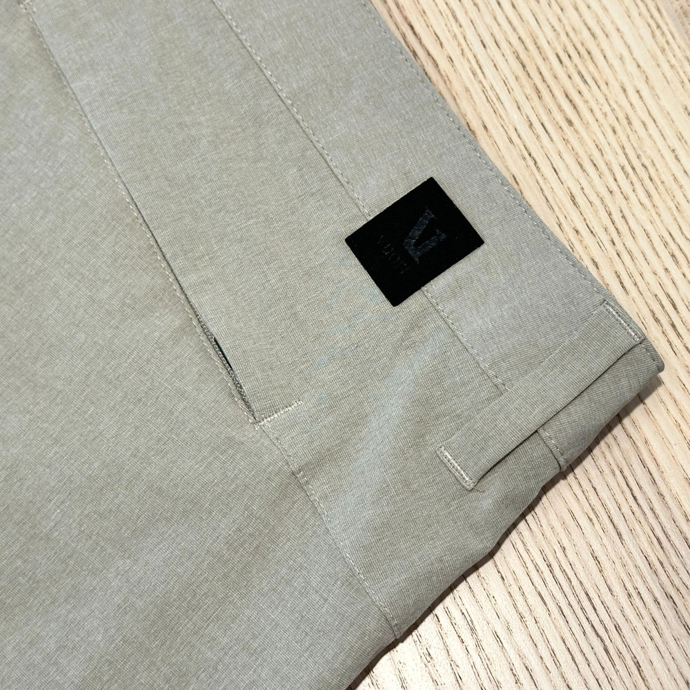 Vuori AIM Shorts V368 Mens 36 Stretch Performance Flat Front Khaki Athletic Golf - Picture 6 of 12